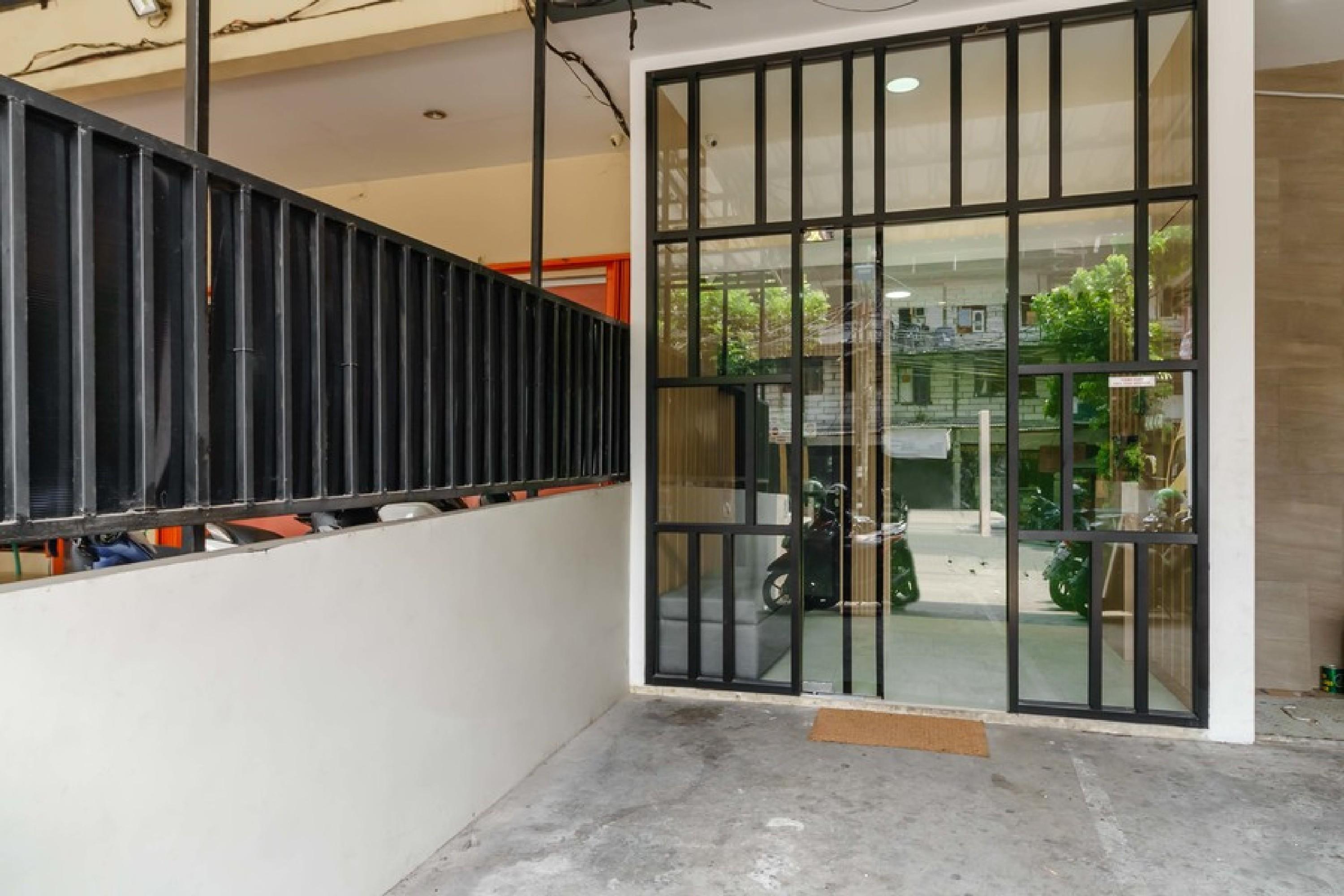 מלון ג'קרטה Reddoorz @ Mangga Besar 2 מראה חיצוני תמונה